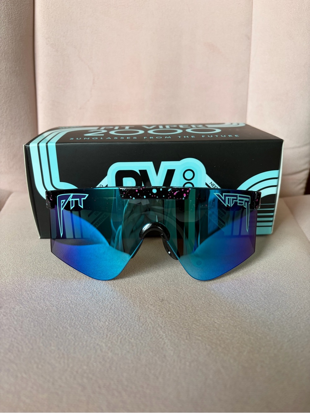 NEW Pit Viper 2000 Hail Sagan polarized sunglasses, 2022 new in box